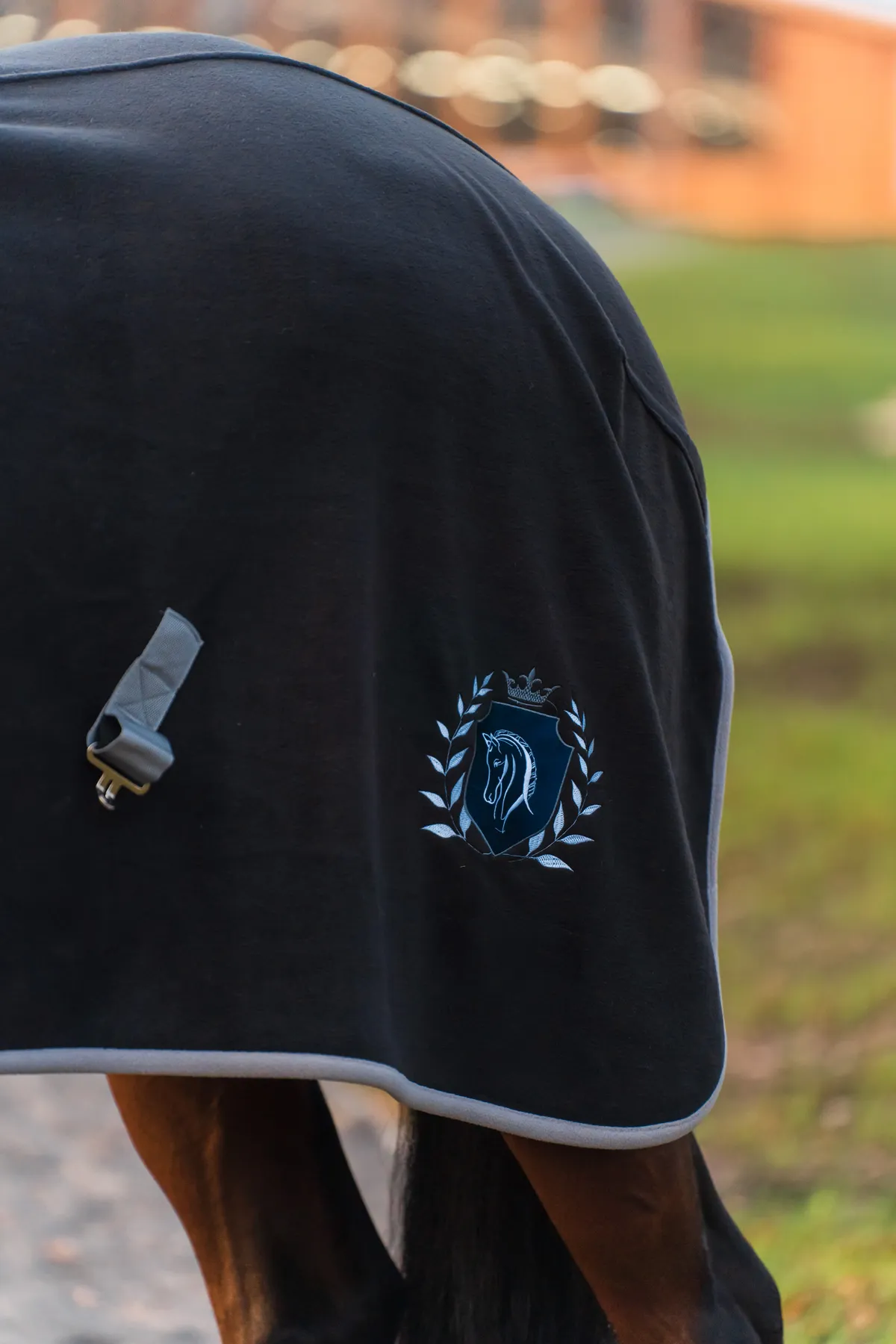 Попона флисовая FAVORITE HORSE Aristocratic (черная,155)