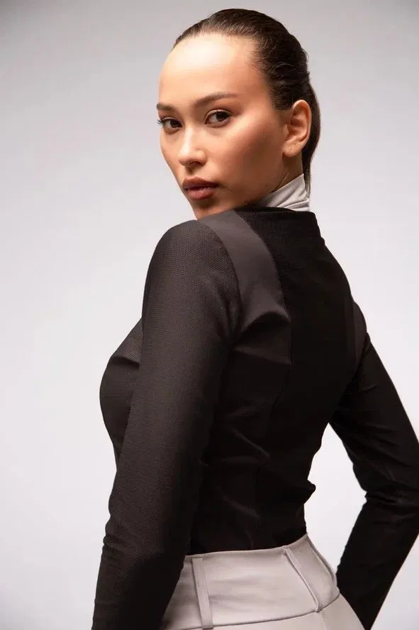 Черное поло, белая стойка, длинный рукав, M