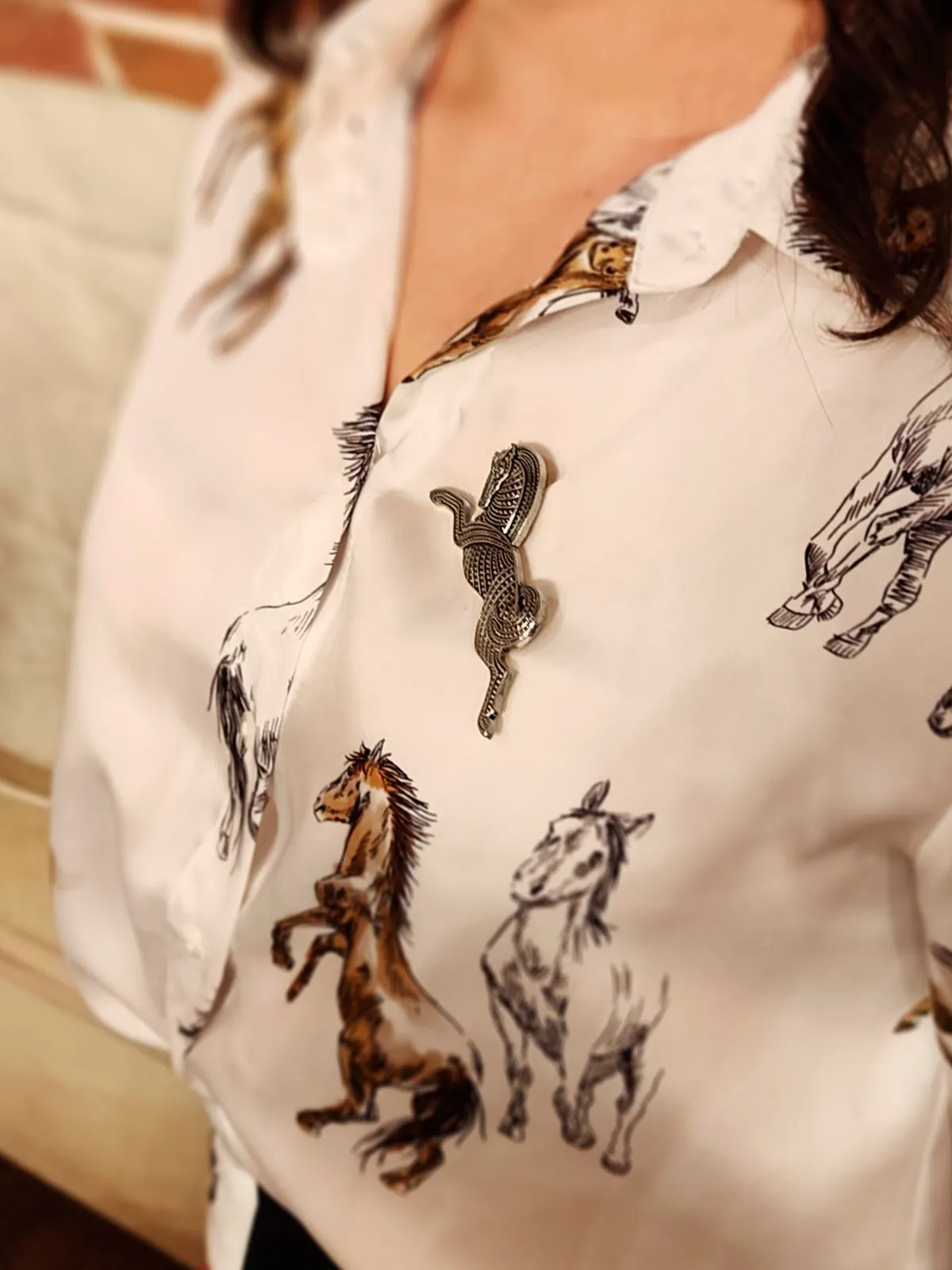 Брошь-булавка в виде лошади серебристая